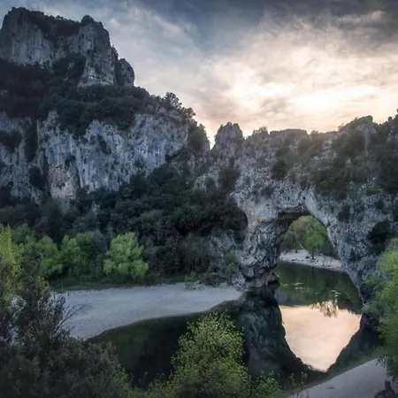 Neat On The Border Of The Ardeche * Barjac (Gard)